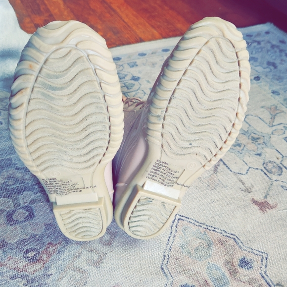 Boots - Picture 6 of 7